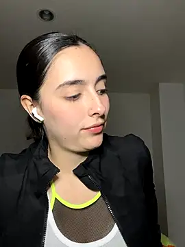 Snapshot of swrennn19 chatting on 10/15/25, 12:55 swrennn19 online show from 10/15/25, 12:55