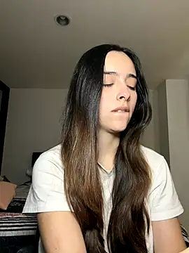 Snapshot of swrennn19 chatting on 10/18/25, 02:29 swrennn19 online show from 10/18/25, 02:29