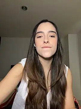 Snapshot of swrennn19 chatting on 10/19/25, 04:29 swrennn19 online show from 10/19/25, 04:29