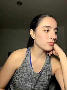 Snapshot of swrennn19 chatting on 10/22/25, 12:44 swrennn19 online show from 10/22/25, 12:44