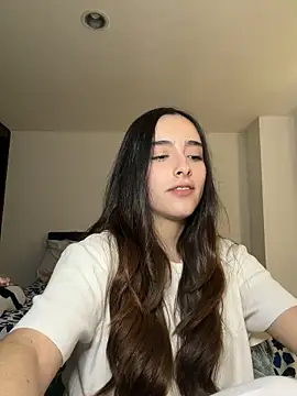 Snapshot of swrennn19 chatting on 10/26/25, 06:14 swrennn19 online show from 10/26/25, 06:14