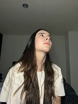 Snapshot of swrennn19 chatting on 11/05/25, 12:43 swrennn19 online show from 11/05/25, 12:43