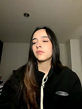 Snapshot of swrennn19 chatting on 11/16/25, 03:28 swrennn19 online show from 11/16/25, 03:28