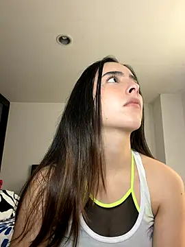 Snapshot of swrennn19 chatting on 11/17/25, 02:56 swrennn19 online show from 11/17/25, 02:56