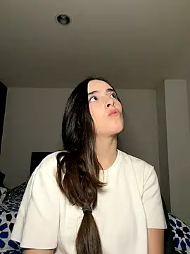 Snapshot of swrennn19 chatting on 11/21/25, 06:50 swrennn19 online show from 11/21/25, 06:50