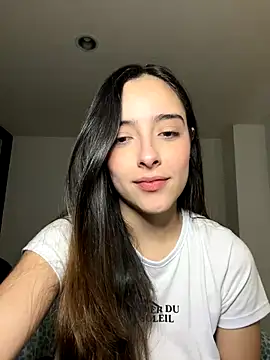 Snapshot of swrennn19 chatting on 11/22/25, 03:22 swrennn19 online show from 11/22/25, 03:22