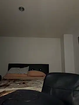 Snapshot of swrennn19 chatting on 11/27/25, 01:07 swrennn19 online show from 11/27/25, 01:07