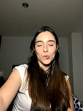 Snapshot of swrennn19 chatting on 12/15/25, 11:09 swrennn19 online show from 12/15/25, 11:09