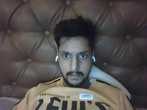 Snapshot of dhruv9413 chatting on 12/02/25, 08:04 dhruv9413 online show from 12/02/25, 08:04