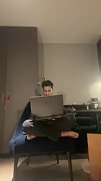 Snapshot of dhruv9413 chatting on 12/03/25, 05:44 dhruv9413 online show from 12/03/25, 05:44