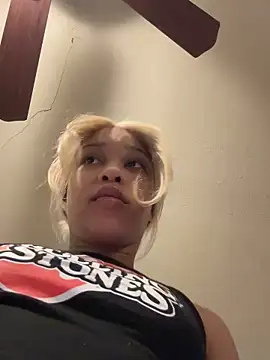 Snapshot of nikkiibabby chatting on 02/17/25, 09:52 nikkiibabby online show from 02/17/25, 09:52