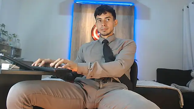 Andrew 4  online show from 10/10/25, 02:32