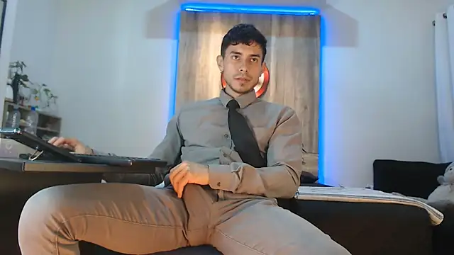 Andrew 4  online show from 10/12/25, 06:12