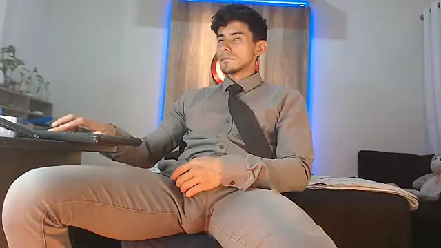 Andrew 4  online show from 10/25/25, 04:31