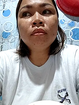 XXLorie 02 online show from 12/13/25, 09:42