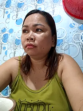 Snapshot of XXLorie_02 chatting on 06/05/26, 10:48 XXLorie 02 online show from 06/05/26, 10:48