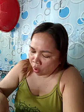 Snapshot of XXLorie_02 chatting on 06/19/26, 11:52 XXLorie 02 online show from 06/19/26, 11:52