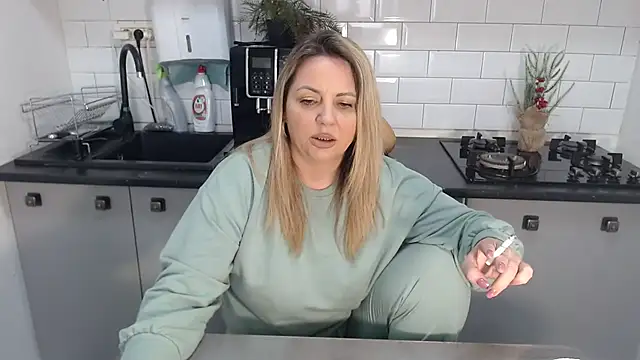 erikaerika online show from 02/19/25, 02:44