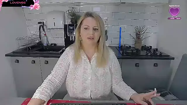 erikaerika online show from 01/10/26, 07:43