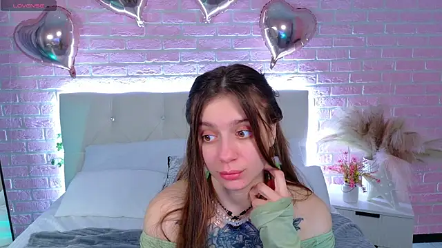 Eille Elfie online show from 11/18/25, 05:56