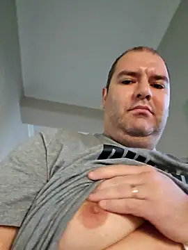 Snapshot of Andrew1900529 chatting on 11/05/25, 07:30 Andrew1900529 online show from 11/05/25, 07:30