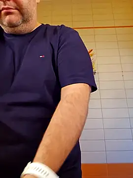 Snapshot of Andrew1900529 chatting on 11/07/25, 09:09 Andrew1900529 online show from 11/07/25, 09:09