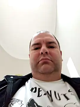 Snapshot of Andrew1900529 chatting on 11/11/25, 10:15 Andrew1900529 online show from 11/11/25, 10:15