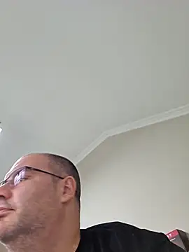 Snapshot of Andrew1900529 chatting on 11/27/25, 08:27 Andrew1900529 online show from 11/27/25, 08:27