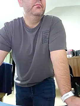 Snapshot of Andrew1900529 chatting on 12/18/25, 05:35 Andrew1900529 online show from 12/18/25, 05:35