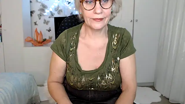 Snapshot of Ghertrude52 chatting on 02/21/25, 04:29 Ghertrude52 online show from 02/21/25, 04:29