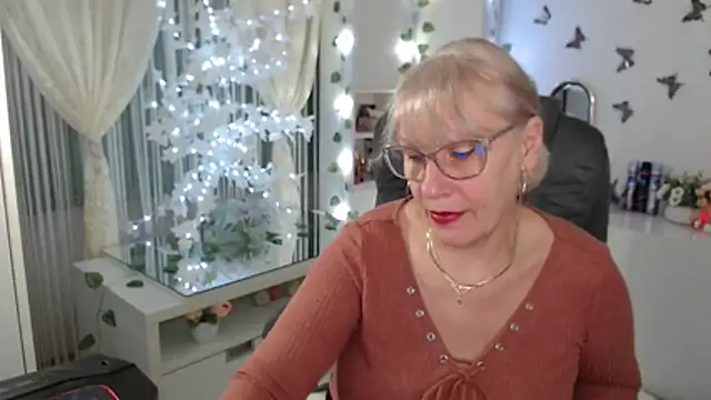 Snapshot of Ghertrude52 chatting on 12/15/25, 04:28 Ghertrude52 online show from 12/15/25, 04:28