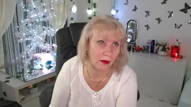 Snapshot of Ghertrude52 chatting on 12/19/25, 04:08 Ghertrude52 online show from 12/19/25, 04:08