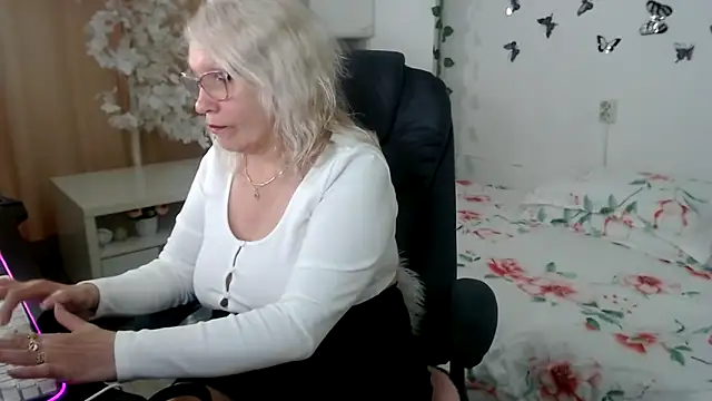 Ghertrude52 online show from 05/17/26, 04:10