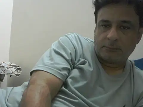 Snapshot of desipapaxxx chatting on 10/04/25, 04:21 desipapaxxx online show from 10/04/25, 04:21