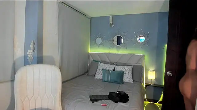 Snapshot of sexycouple4u chatting on 02/02/25, 07:20 sexycouple4u online show from 02/02/25, 07:20