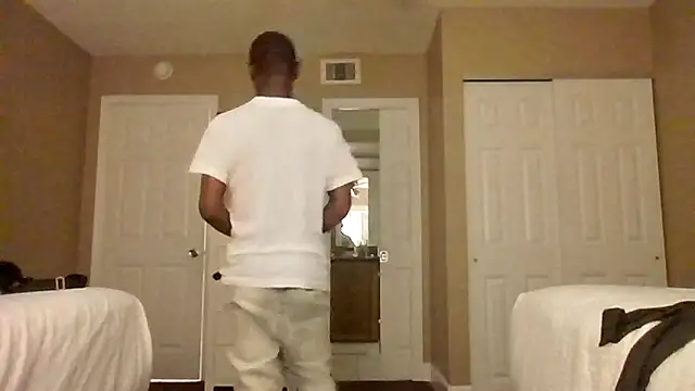 MrRuddeebony online show from 04/26/26, 09:29