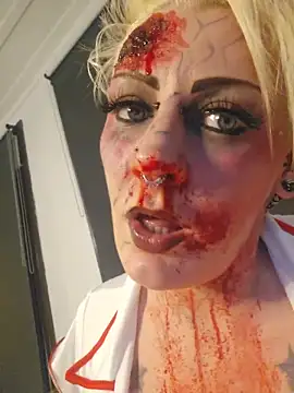 Snapshot of PinkTheHawk chatting on 10/31/25, 08:26 PinkTheHawk online show from 10/31/25, 08:26