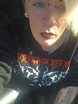 Snapshot of PinkTheHawk chatting on 11/01/25, 04:14 PinkTheHawk online show from 11/01/25, 04:14