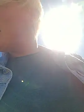 Snapshot of PinkTheHawk chatting on 11/05/25, 03:17 PinkTheHawk online show from 11/05/25, 03:17