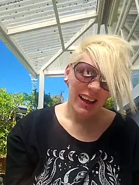 Snapshot of PinkTheHawk chatting on 11/09/25, 01:26 PinkTheHawk online show from 11/09/25, 01:26