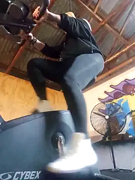 Snapshot of PinkTheHawk chatting on 11/19/25, 07:30 PinkTheHawk online show from 11/19/25, 07:30