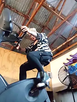 Snapshot of PinkTheHawk chatting on 11/28/25, 12:46 PinkTheHawk online show from 11/28/25, 12:46