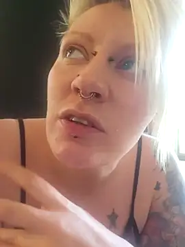 Snapshot of PinkTheHawk chatting on 12/04/25, 02:54 PinkTheHawk online show from 12/04/25, 02:54