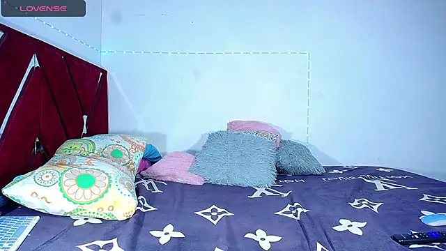 Snapshot of DanisaBrown chatting on 12/06/24, 08:07 DanisaBrown online show from 12/06/24, 08:07