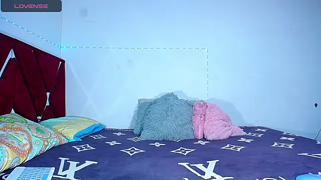 Snapshot of DanisaBrown chatting on 12/07/24, 01:40 DanisaBrown online show from 12/07/24, 01:40