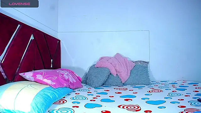 Snapshot of DanisaBrown chatting on 12/16/24, 01:11 DanisaBrown online show from 12/16/24, 01:11