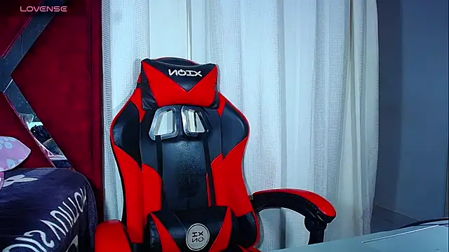 Snapshot of DanisaBrown chatting on 11/07/25, 02:17 DanisaBrown online show from 11/07/25, 02:17