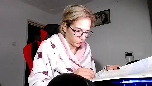 SexxyLety online show from 09/25/25, 08:01