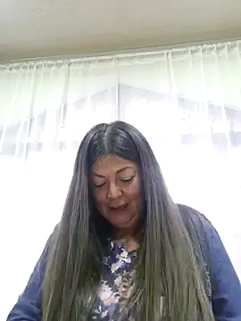 Snapshot of emma_tour chatting on 12/19/24, 10:10 emma tour online show from 12/19/24, 10:10