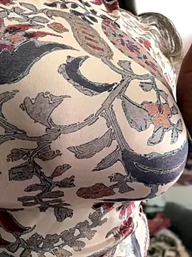 emma tour online show from 11/15/25, 01:40